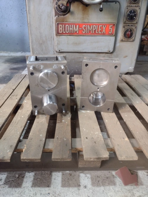 Fabrication de moules injection plastique matrice emboutissage 