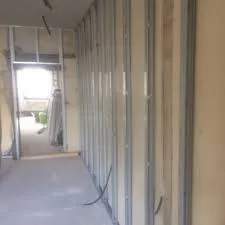 Travaux de Placoplâtre et PVC et pinteur et masonri et électricité 