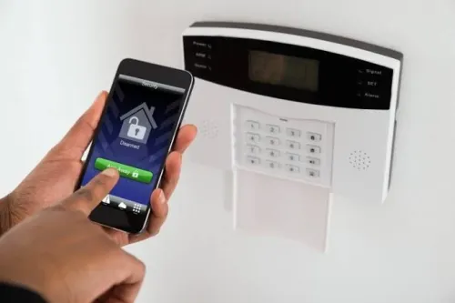 Installation de caméra de surveillance et des systèmes de sécurité 