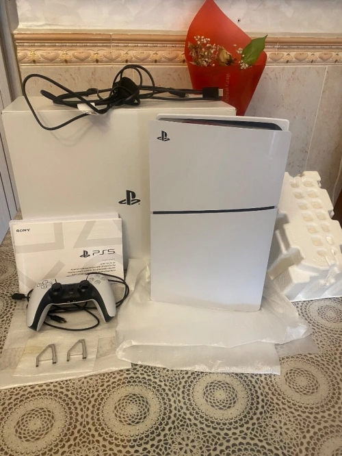 PlayStation 5 Slim avec tous les accessoires 
