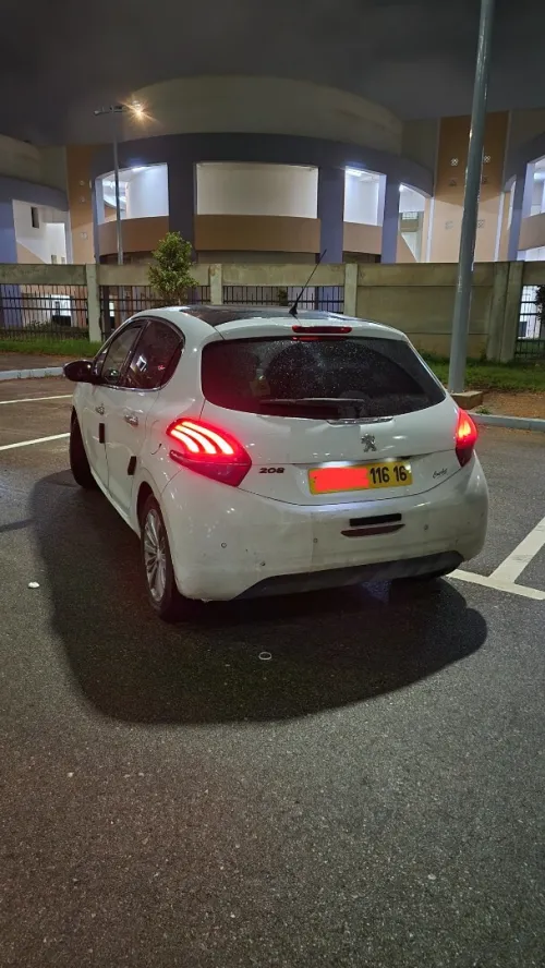Peugeot 208 2016 Allure Facelift