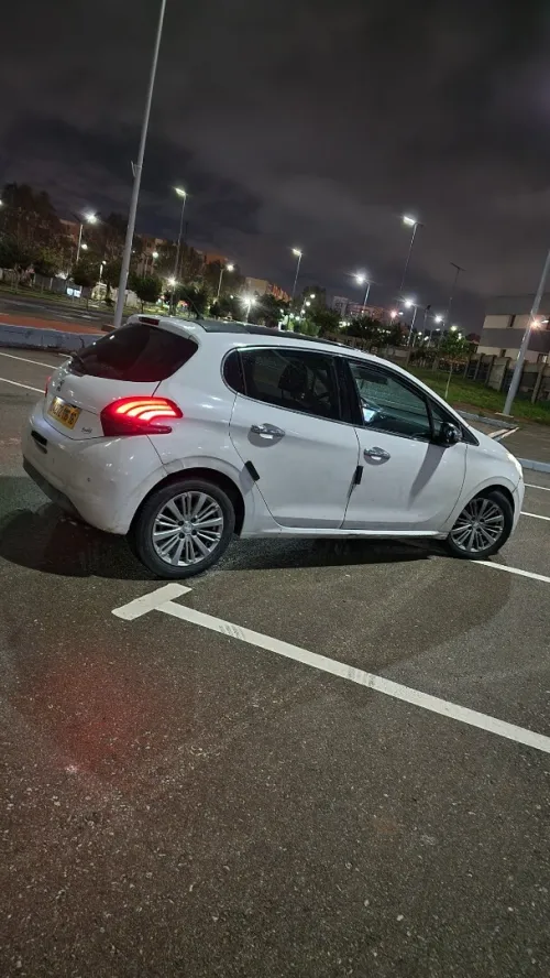Peugeot 208 2016 Allure Facelift