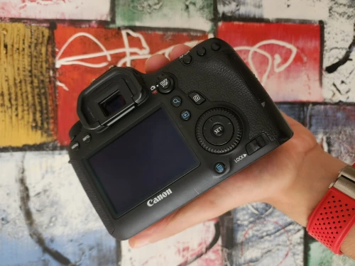 Canon 6D [20K] 