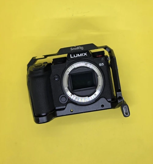 Panasonic Lumix S5 [9K]