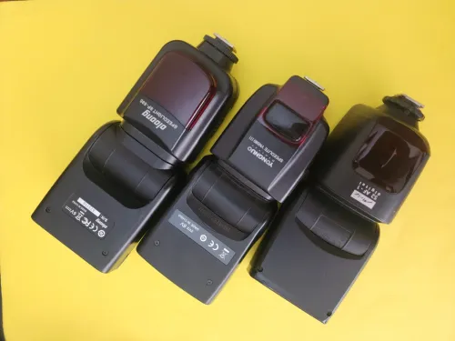 3 Flashs -  Metz Mecablitz 52 AF - 1 Digital pour Olympus / Panasonic / Leica