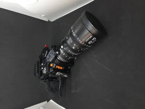 BlackmagicCaméra + DZOFILM 20-70mm T2.9