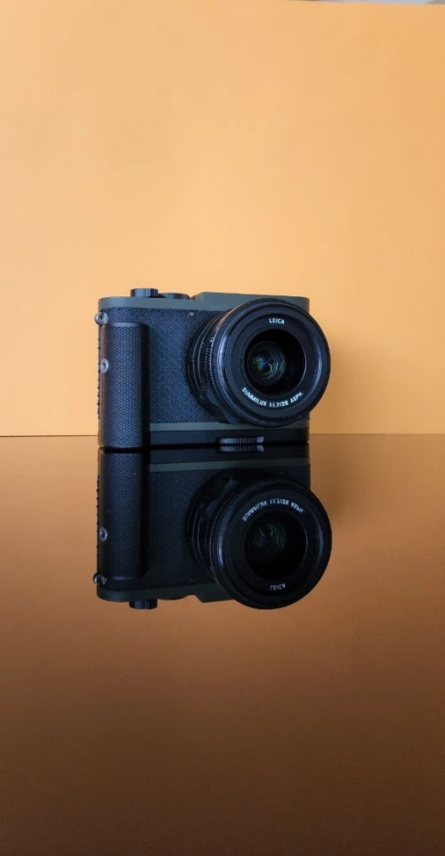 Leica Q2 Reporter Edition