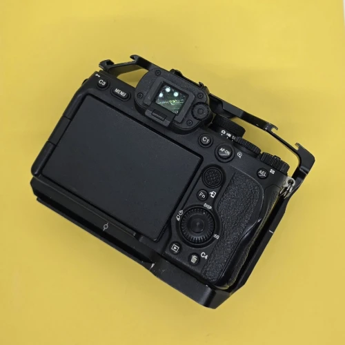 Sony Alpha A7 IV [29K]