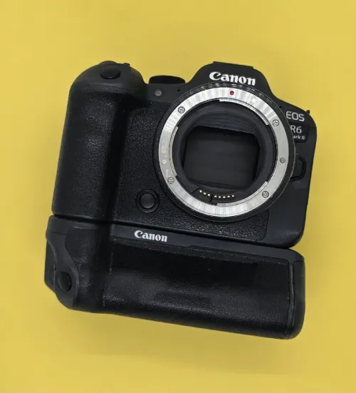 Canon R6 MarkII + Gripp+ 2 batteries[3K]