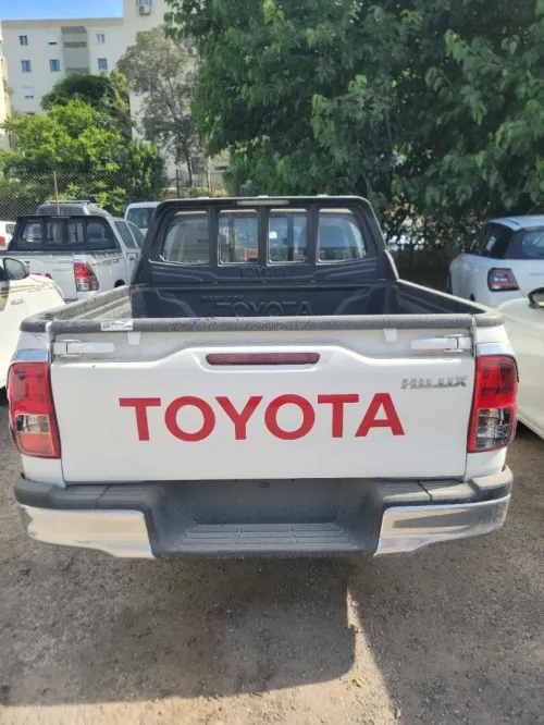 Toyota Hilux 4X2 2026 الإصدار الأردني