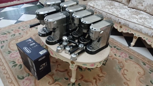 DE'LONGHI Machine expresso De'Longhi Dedica EC695.M