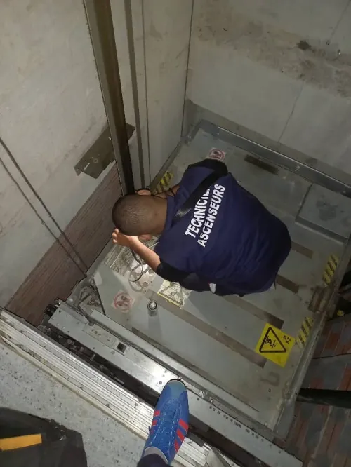Technicien ascenseur