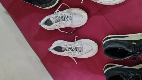 baskets ramenées de france adidas gris 38,5 bon état encore puma noire 44 BE + basket 44 noire 