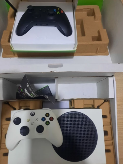 Xbox serie s a 59000 da avec deux manettes