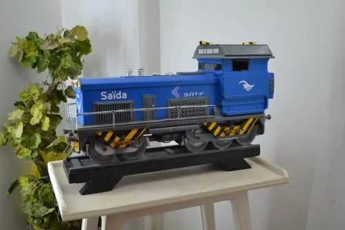Maquette de Locomotive Diesel 3e Gen Modèle réduit en bois, échelle 1:16
