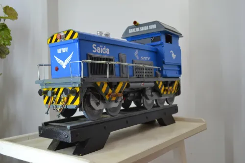 Maquette de Locomotive Diesel 3e Gen Modèle réduit en bois, échelle 1:16