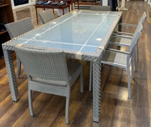 Table en Rotin gris