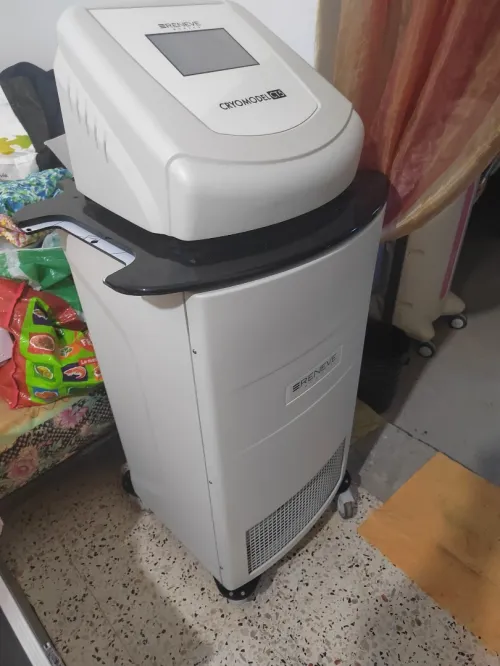 MACHINE DE CRYOLIPOLYSE 