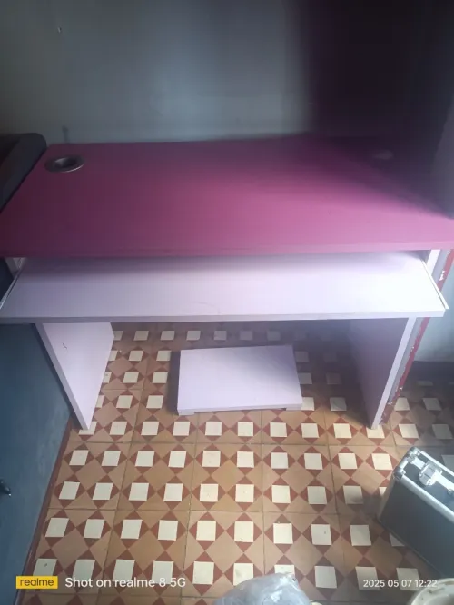 Bureau pour adolescente ou fille violet clair