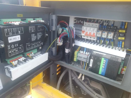 02 Groupes electrogaines + couvoir 24000