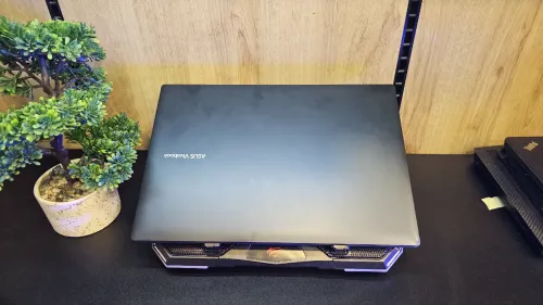Asus vivobook 18