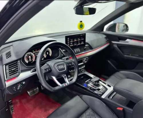 Audi Q5 2023 Slin