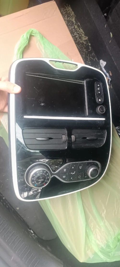 Console centrale / Autoradio + commande climatisation
