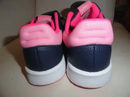 TRAINING CUIRE ADIDAS POUR FILLETTE MODEL 2025