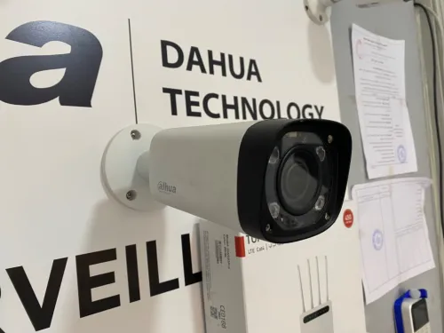 Camera de surveillance et équipement sensible 