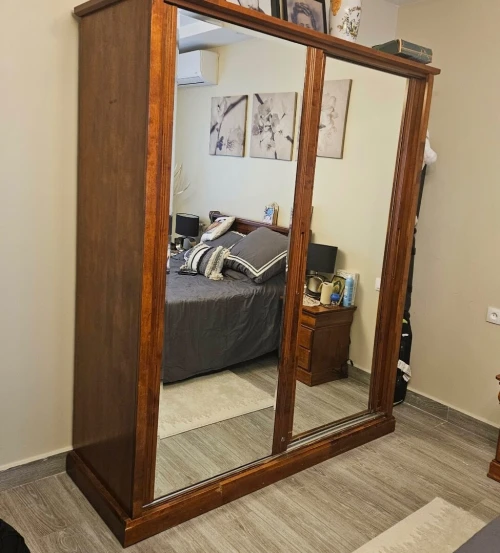 Armoire hêtre massif avec porte coulissantes miroir