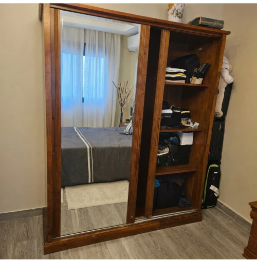 Armoire hêtre massif avec porte coulissantes miroir