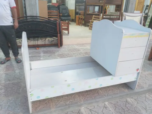 سرير مع كومود lit avec commode