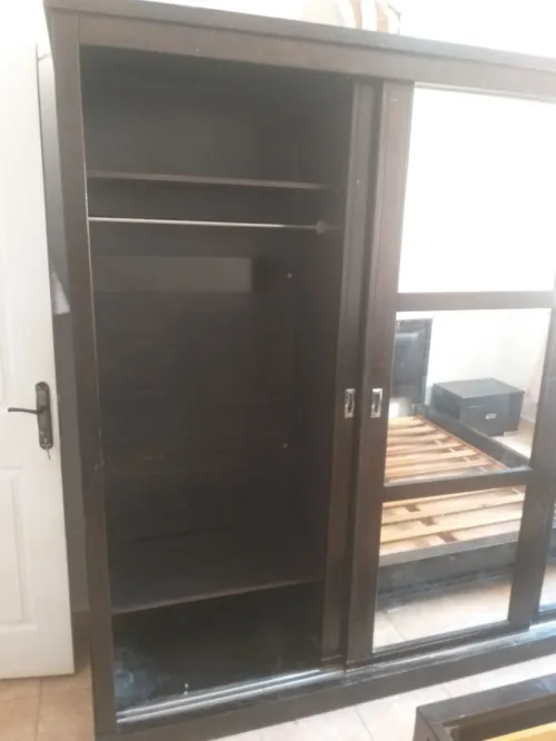 Armoire en bois de cèdre