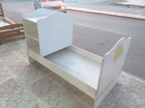 سرير مع كومود lit avec commode