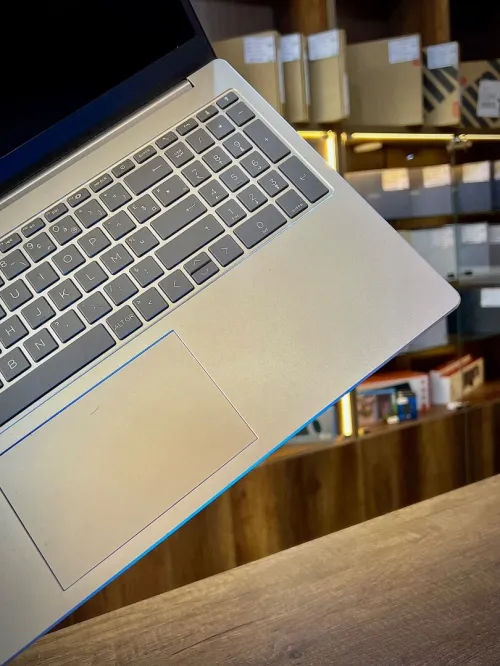 HP LAPTOP 15 RYZEN 5-7520U 16/512 AMD RADEON GRAPHIQUE 15 POUCE FHD 