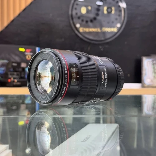 Canon 100mm f/2.8 serie L IS USM en excellent état