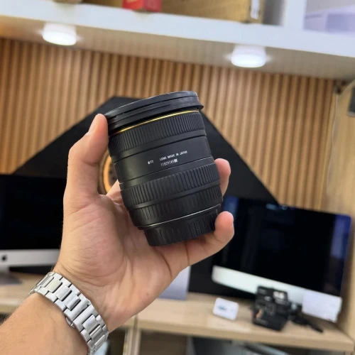 OBJECTIF SIGMA EF 10-20mm 4-5.6 en excellent état avec bouchons