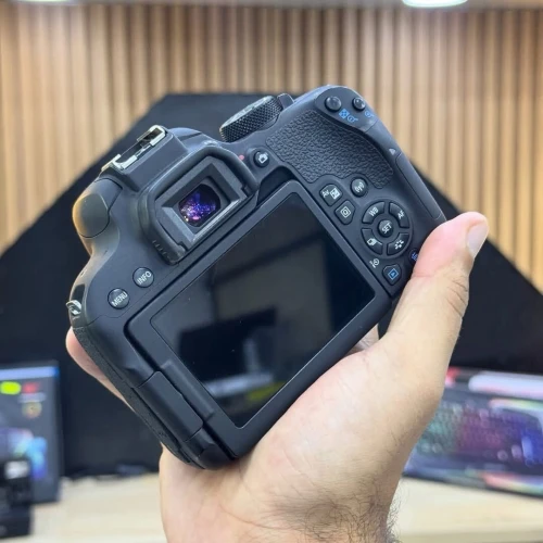 Canon 800D boitier nu en excellent état