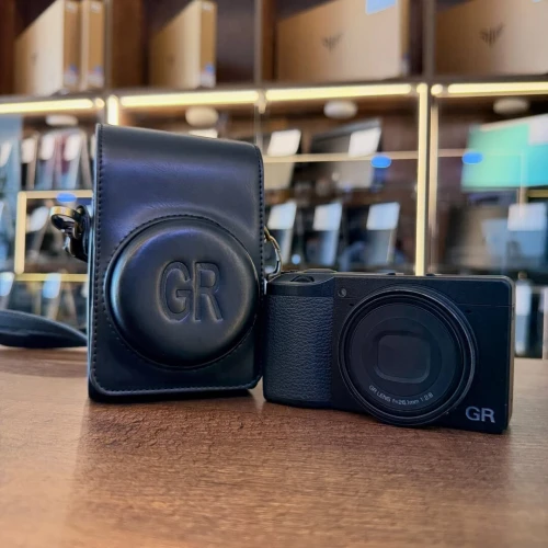 Ricoh GR III X en excellent etat comme neuf avec sacouche