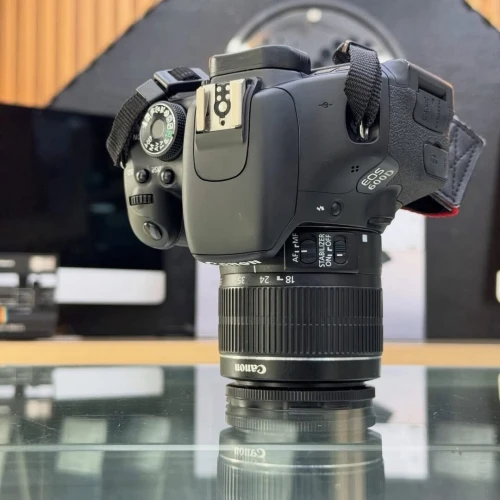 Canon 600D avec 18-55mm en excellent état batterie et chargeur
