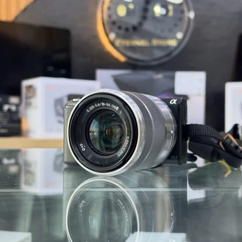 Sony NEX-5 avec 18-55mm oss en excellent état batterie et chargeur