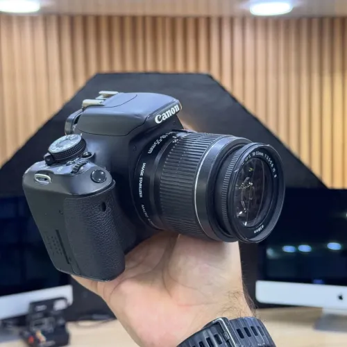 Canon 600D avec 18-55mm en excellent état batterie et chargeur