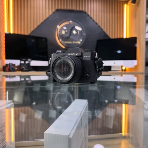 Fujifilm X-T20 avec 15-45mm en excellent état batterie et chargeur