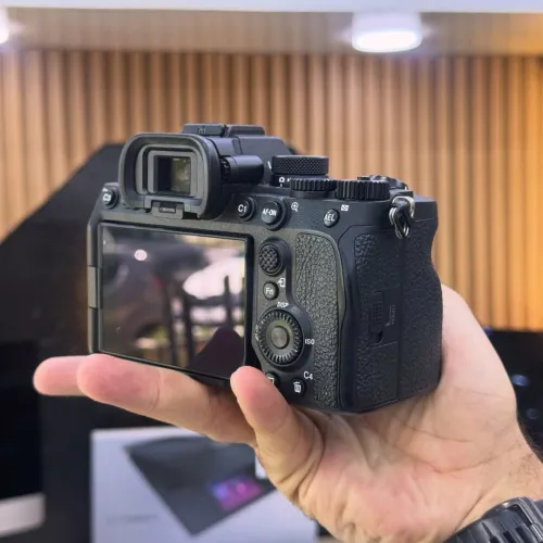 Sony A7 IV boitier nu en excellent état batterie et chargeur