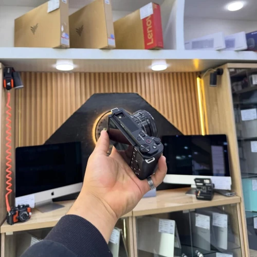 Sony ZV-E10 avec 16-50mm f3.5-5.6 en excellent état batterie et chargeur