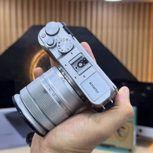 Fujifilm X-A3 avec 16-50mm f/3.5-5.6 en bon état