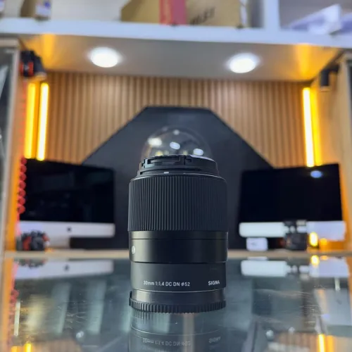Objectif SIGMA Contemporary E-mount 40mm F1.4 en excellent état