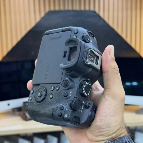Canon R6 MARK II boitier nu en excellent état batterie et chargeur