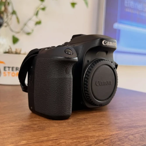 Canon 80D nu en excellent etat comme neuf avec batterie chargeur