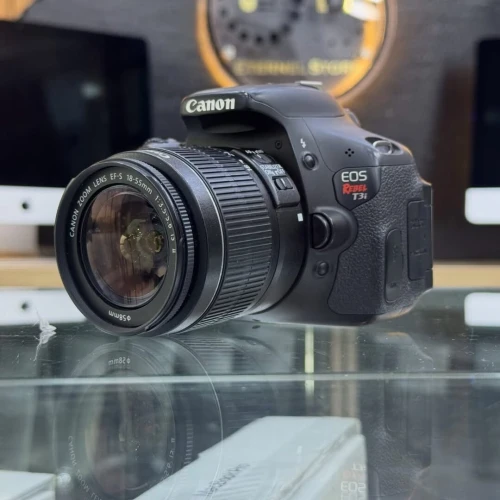 Canon 600D avec 18-55mm en excellent état batterie et chargeur